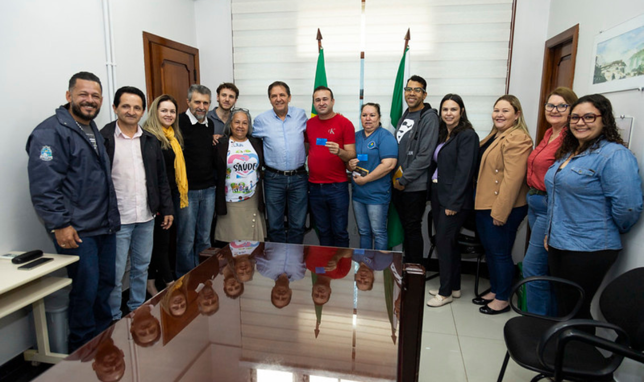 Prefeitura inicia a distribuição do vale-alimentação de 300 reais aos servidores públicos