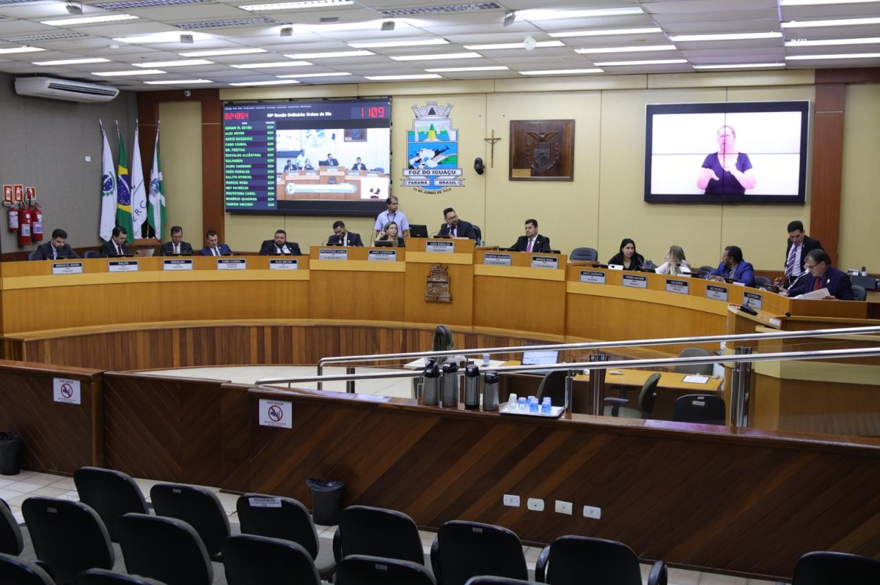 Em pauta extensa, 15 novos projetos começam a tramitar na Câmara de Foz