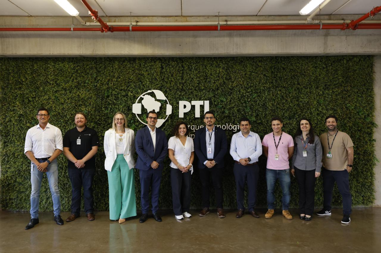 ITAIPU recebe delegação da  Boston Dynamics, responsável pela tecnologia do cão robô