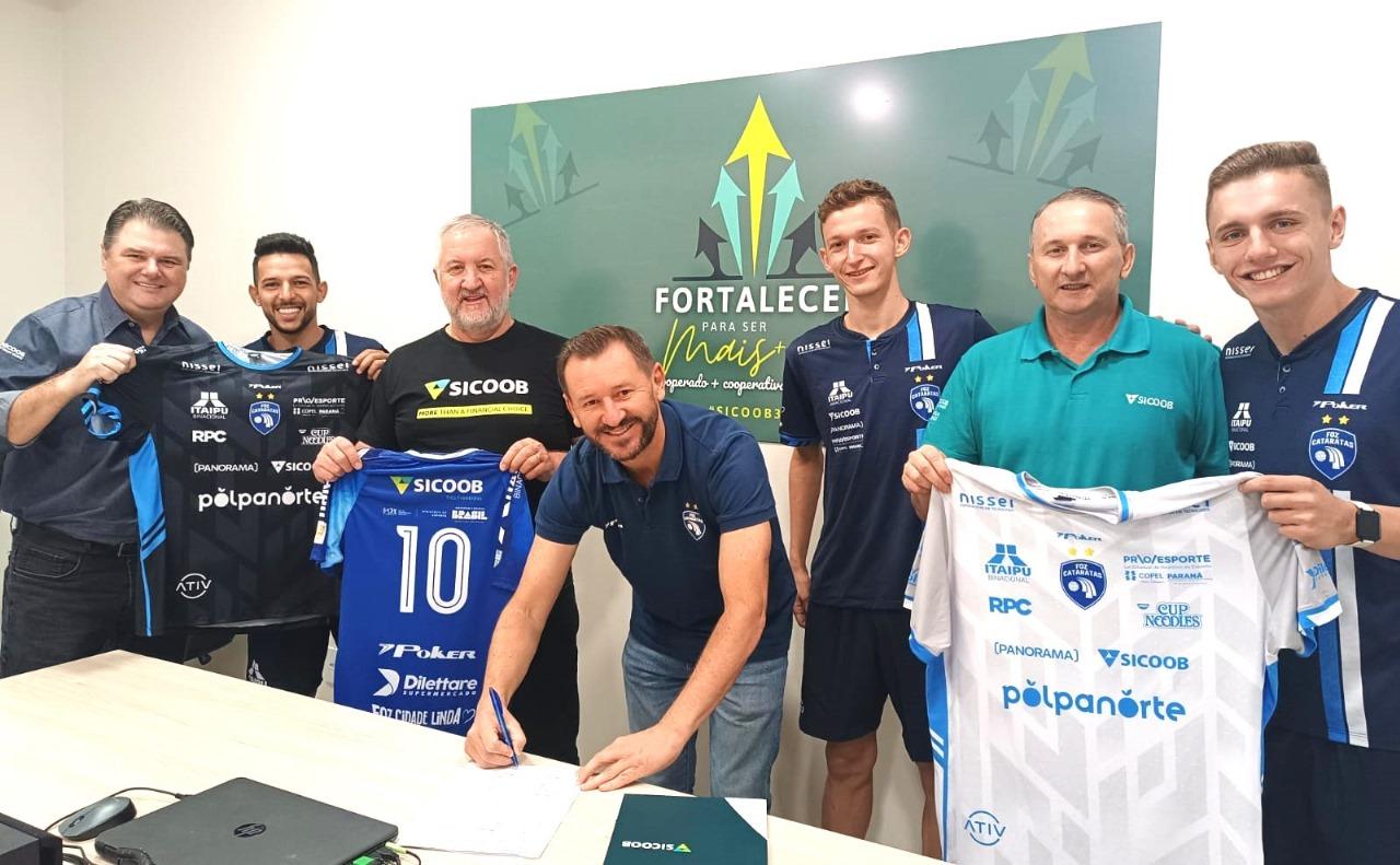 Sicoob Três Fronteiras e Foz Cataratas Futsal renovam parceria que promove esporte e cidadania