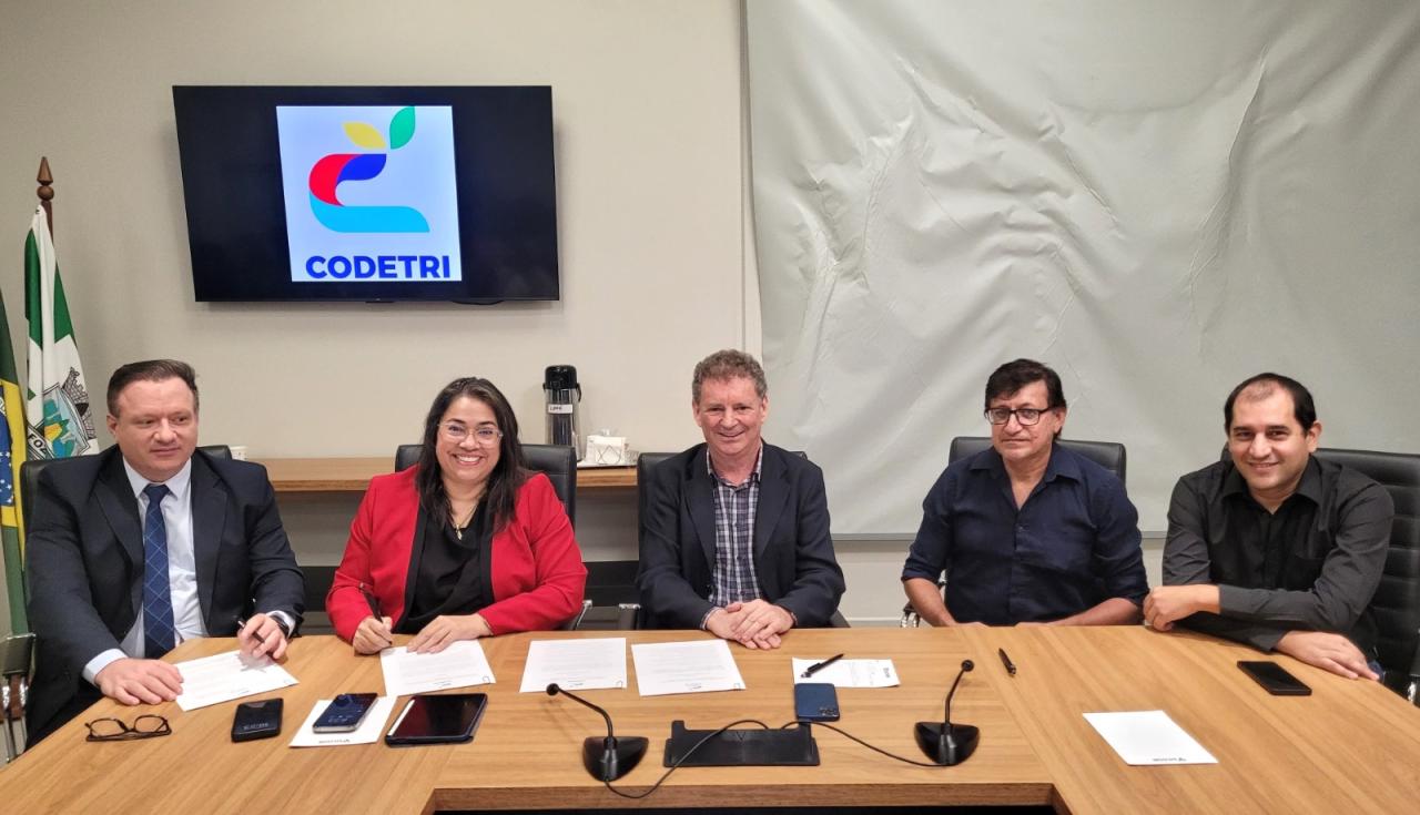 Codetri oficia ministra da Argentina em apoio à transferência da aduana de Puerto Iguazú