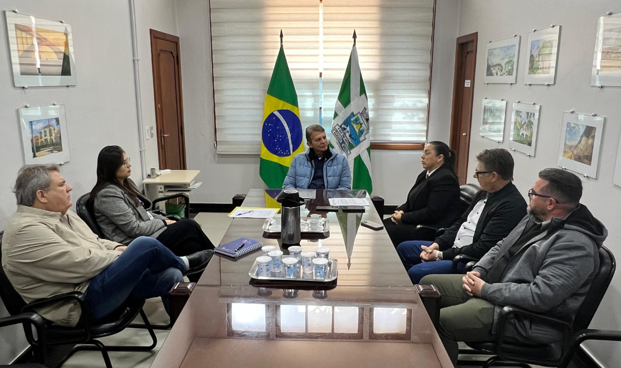 Prefeitura de Foz recebe demandas de taxistas e encaminha estudos técnicos