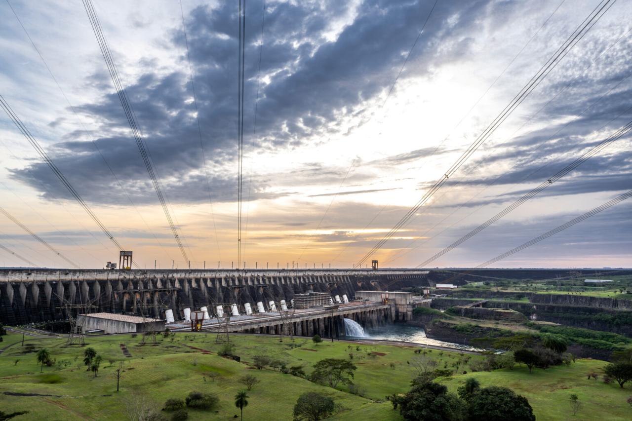 Itaipu impulsiona queda nas contas de luz dos brasileiros com tarifa competitiva