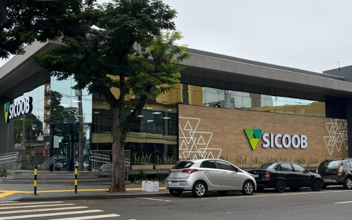 Sicoob reforça cartões internacionais com mais benefícios e facilidade nas compras