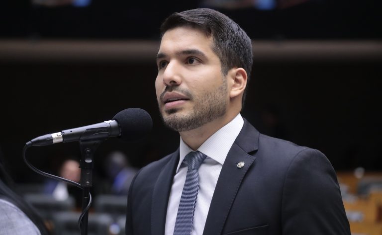 Comissão aprova projeto que proíbe a entrada no país de veículos ligados a criminosos