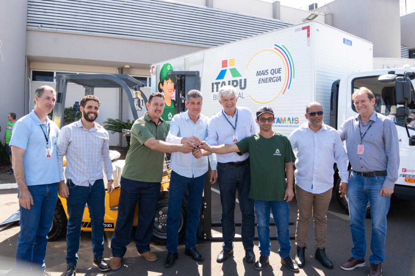 Itaipu investe em reciclagem e entrega equipamentos para catadores no Oeste do PR