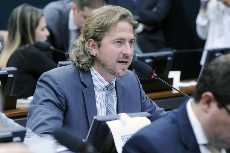 Zeca Dirceu alerta para desmanche de projeto que amplia combate a facções crimosas  O deputado Zeca Dirceu (PT) alertou nesta terça-feira (24) para o desmanche do projeto do presidente Lula (PT), já aprovado no Senado, que cria o 