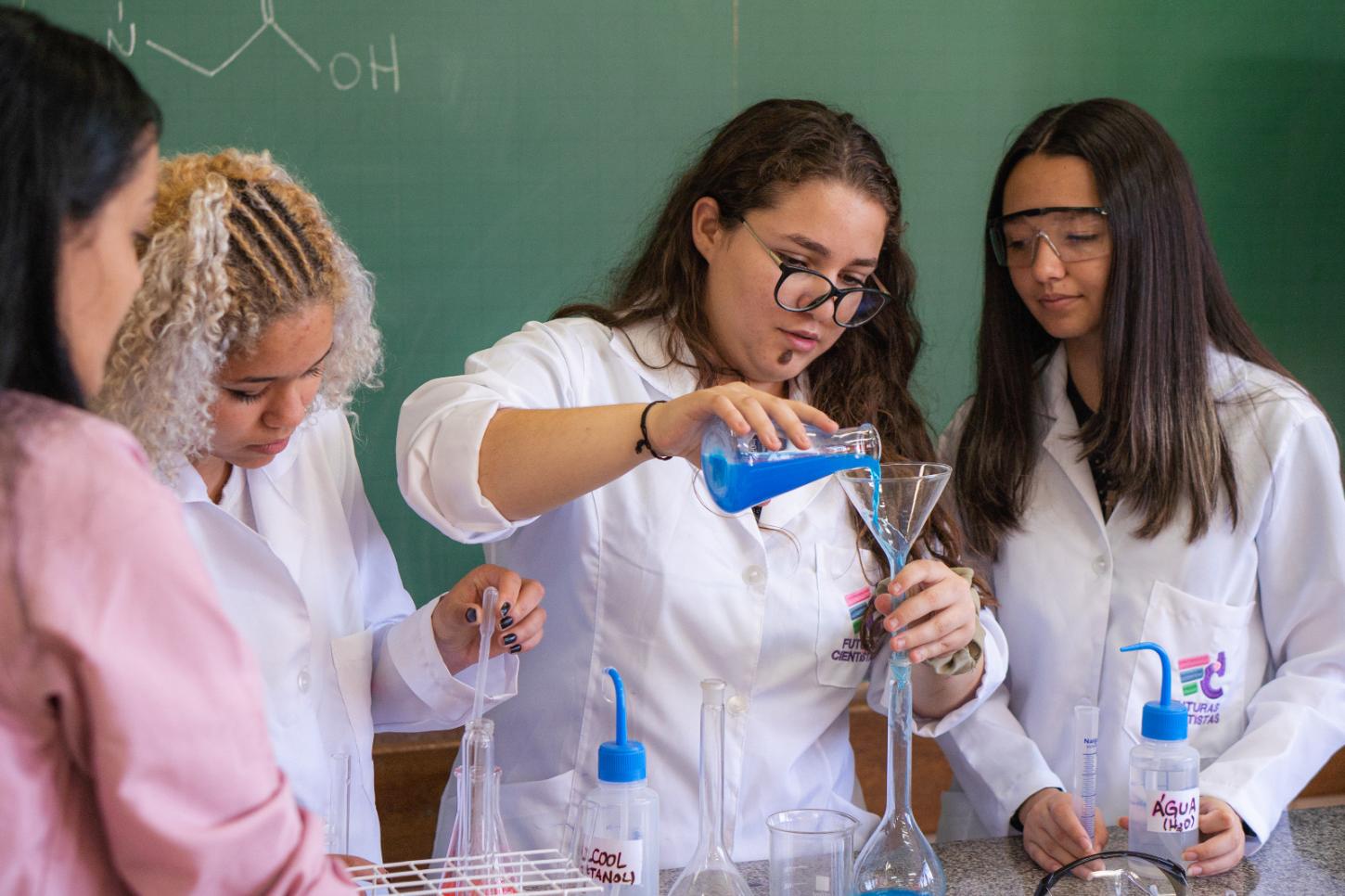 Dos 350 mil alunos do Ensino Médio da rede estadual, 130 mil cursam o ensino técnico, enquanto 152 mil jovens já estão no mercado de trabalho