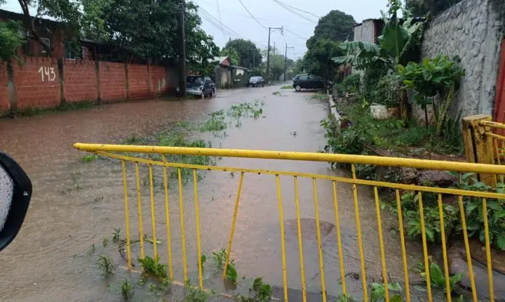 Defesa Civil atende ocorrências de alagamentos e mantém alerta com a previsão de novos temporais para a região