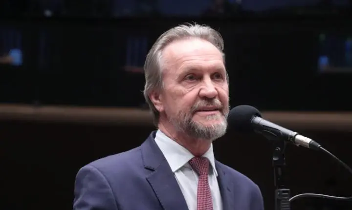 Federação PT-PCdoB-PV anuncia apoio à reeleição de Motta para presidente da Câmara