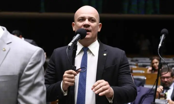 Projeto torna crime criar entidade falsa para desviar dinheiro público