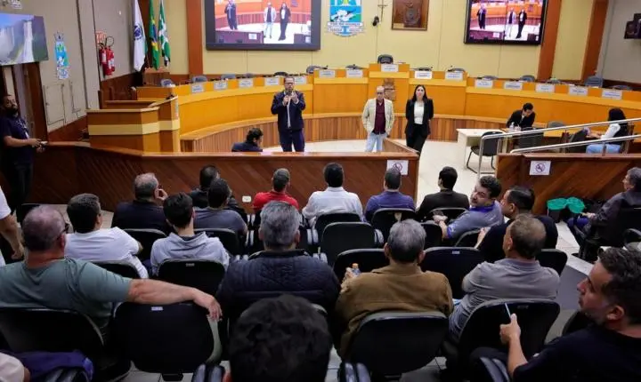 Vereadores, Prefeitura e trabalhadores do turismo debatem mudanças nas regras para veículos em Foz do Iguaçu